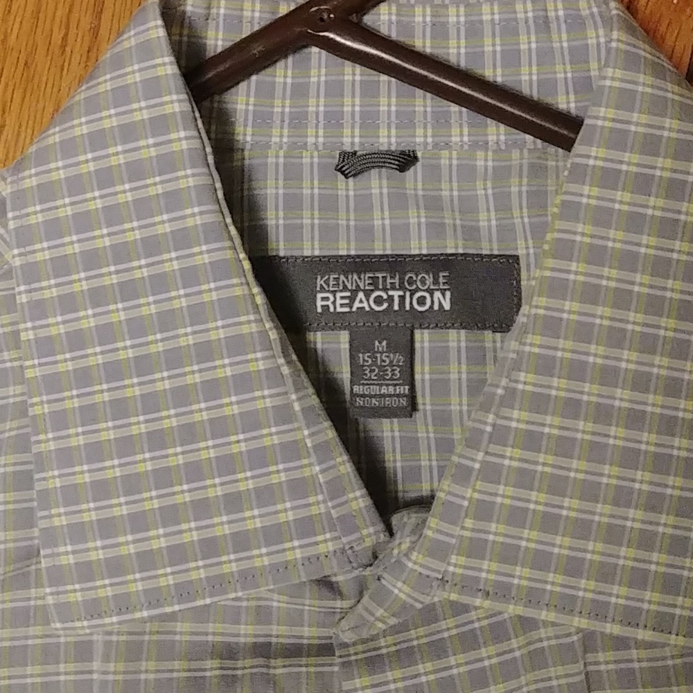 Kenneth Cole Reaction button down - Picture 2 of 3